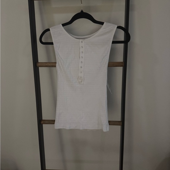 white - Picture 1 of 4